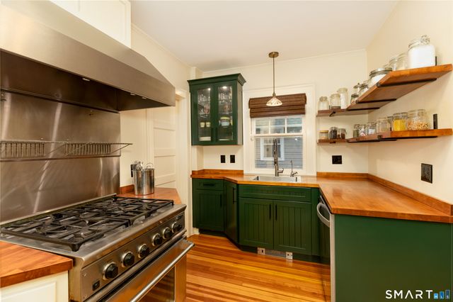 23 Westfield Road, West Hartford, CT 06119