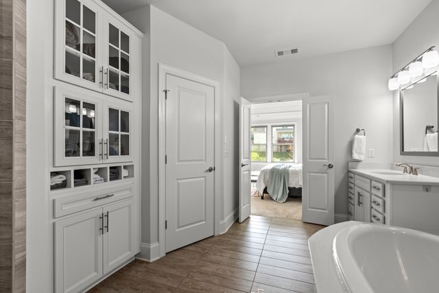 1861 Longmoore Ln, Brentwood, TN 37027