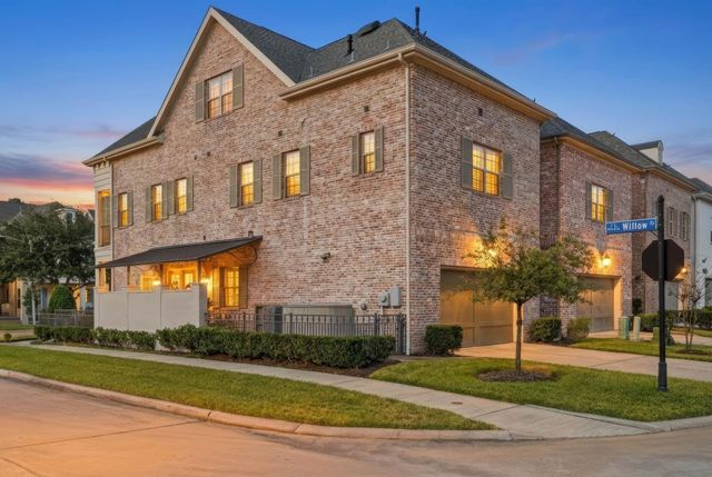 259 Green Boulevard, Shenandoah, TX 77384