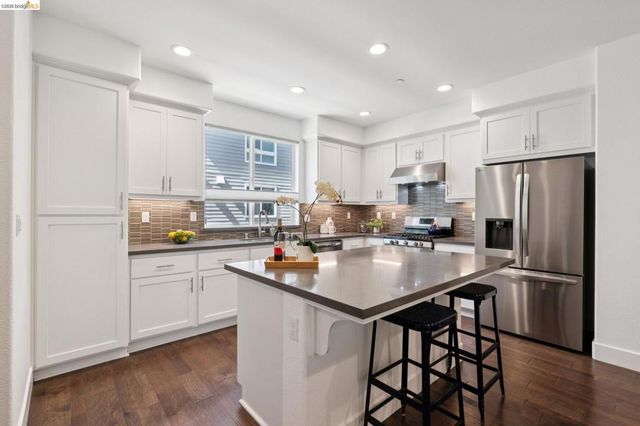 1532 Seawind Dr, Richmond, CA 94804