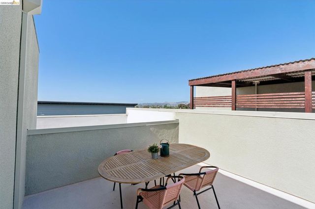 1532 Seawind Dr, Richmond, CA 94804