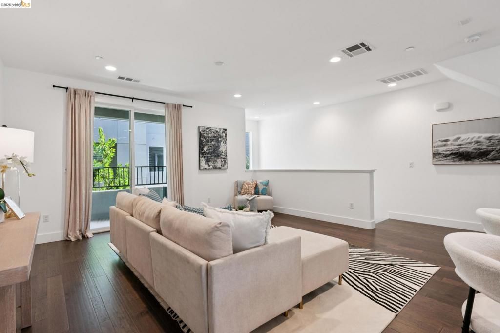 Image 10 of property listing at 1532 Seawind Dr, Richmond, CA 94804
