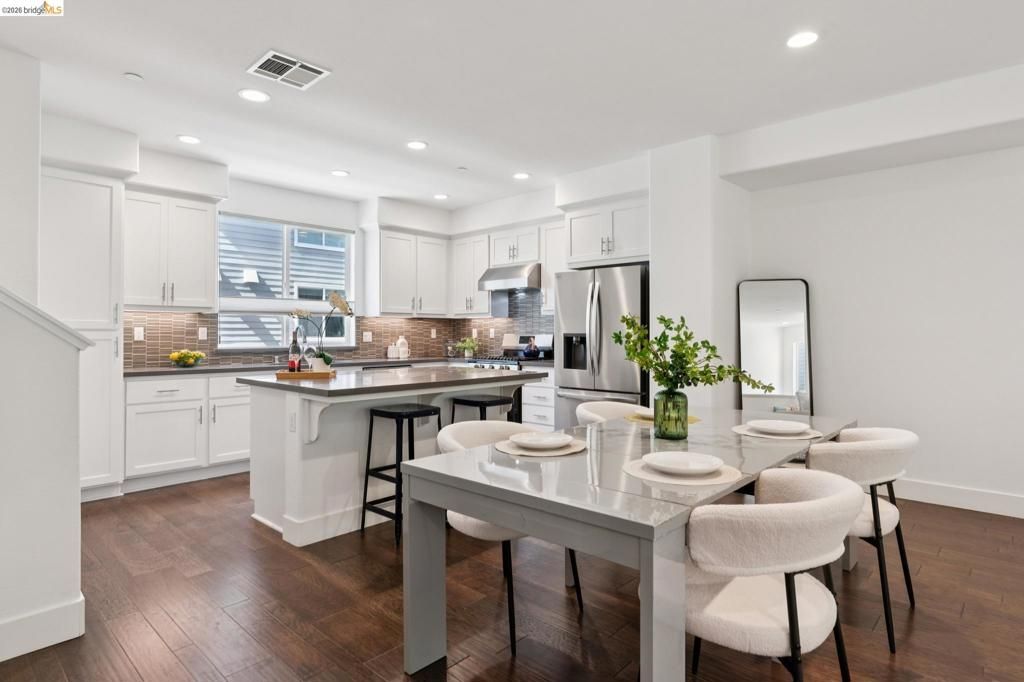 Image 11 of property listing at 1532 Seawind Dr, Richmond, CA 94804