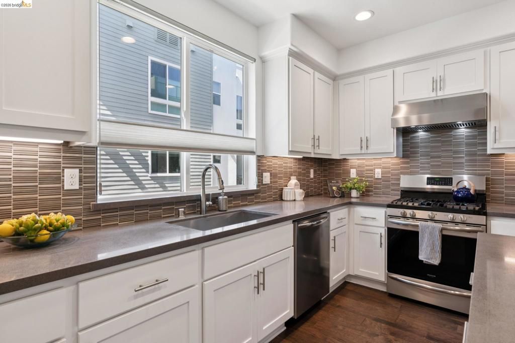 Image 15 of property listing at 1532 Seawind Dr, Richmond, CA 94804