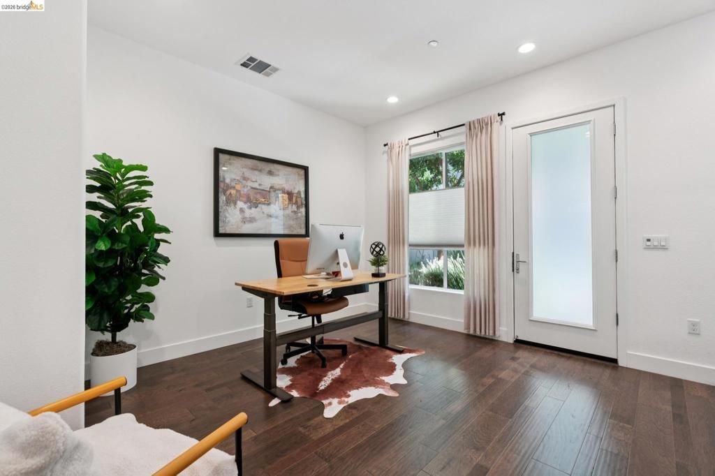 Image 3 of property listing at 1532 Seawind Dr, Richmond, CA 94804