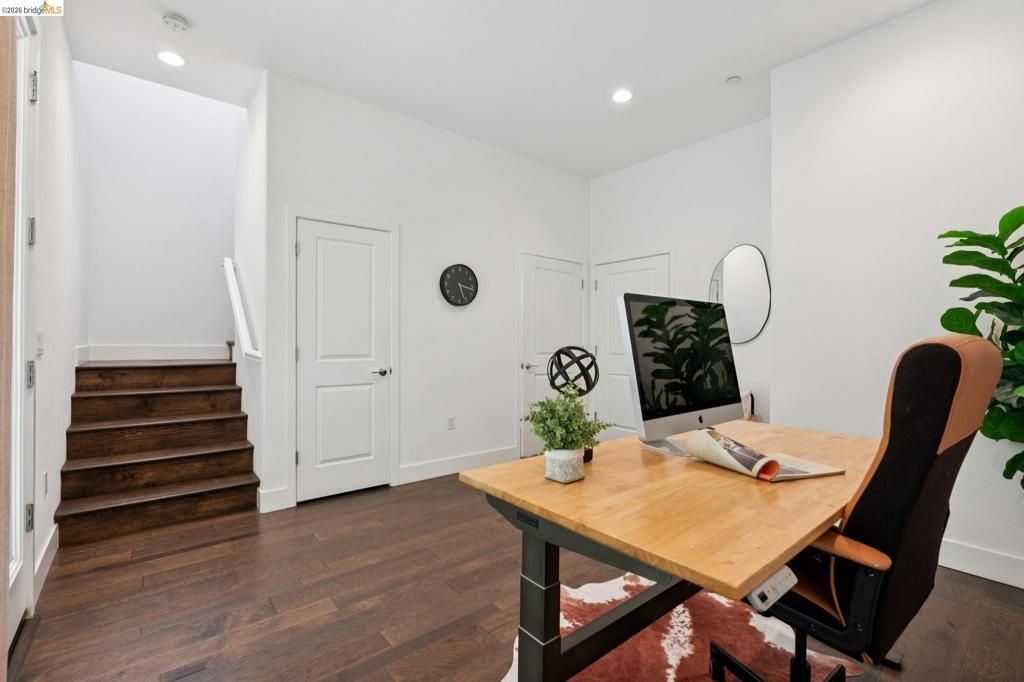 Image 5 of property listing at 1532 Seawind Dr, Richmond, CA 94804