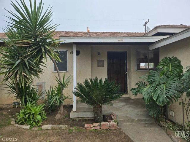 2217 Fairfax Road, Bakersfield, CA 93306