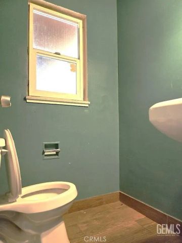 2217 Fairfax Road, Bakersfield, CA 93306