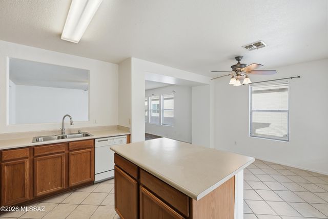 8123 S Sunny Horizon Place, Tucson, AZ 85747