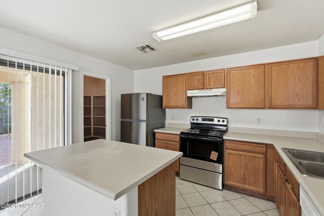 8123 S Sunny Horizon Place, Tucson, AZ 85747