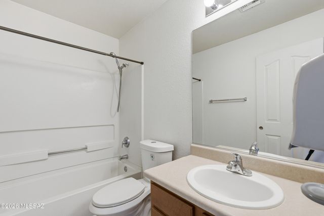 8123 S Sunny Horizon Place, Tucson, AZ 85747