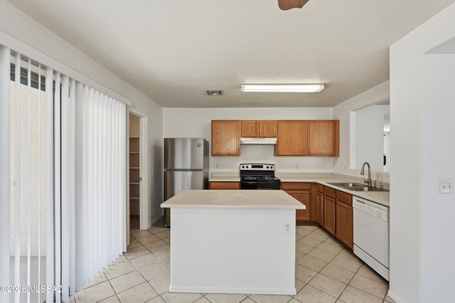 8123 S Sunny Horizon Place, Tucson, AZ 85747