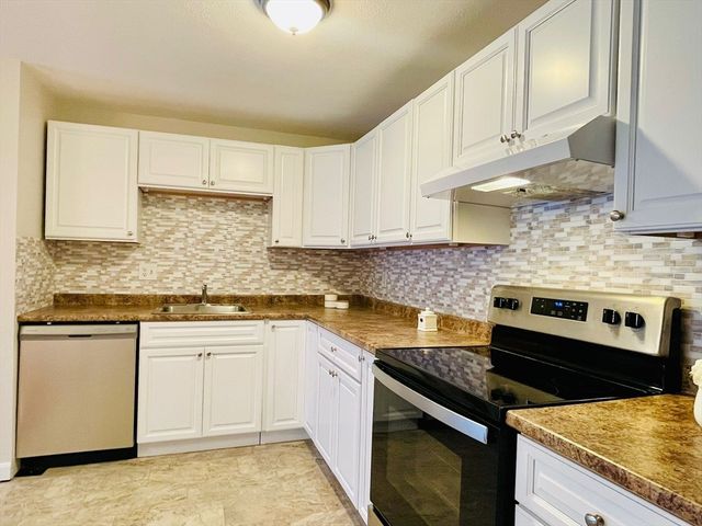 16-A Mayberry Dr 1, Westborough, MA 01581