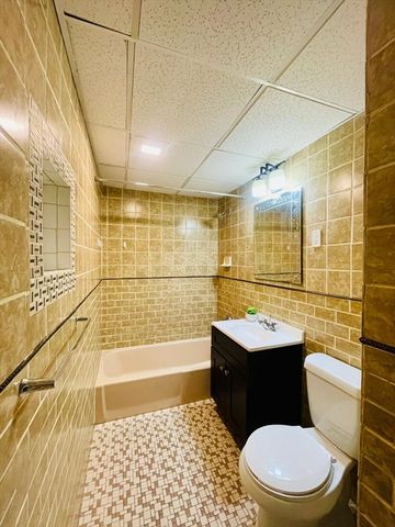 16-A Mayberry Dr 1, Westborough, MA 01581