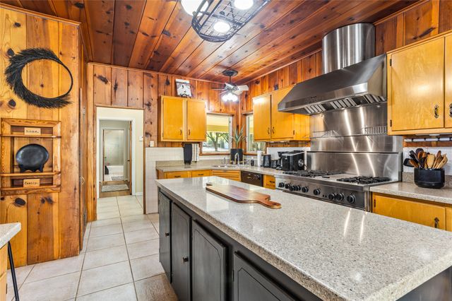 916 Kimbrough Road, Azle, TX 76020