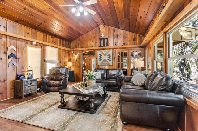 916 Kimbrough Road, Azle, TX 76020