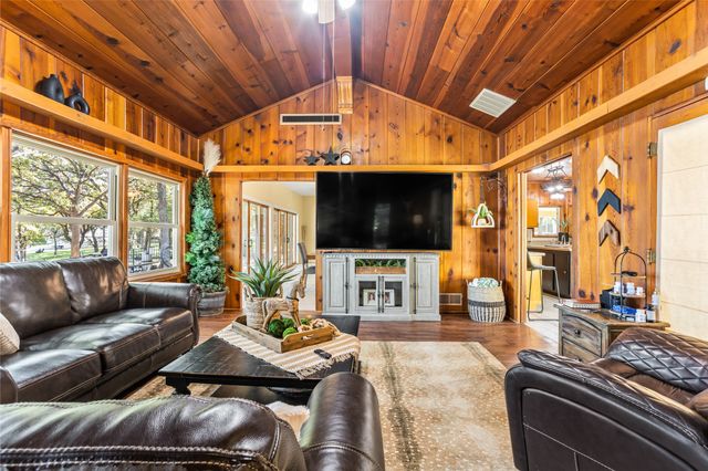 916 Kimbrough Road, Azle, TX 76020