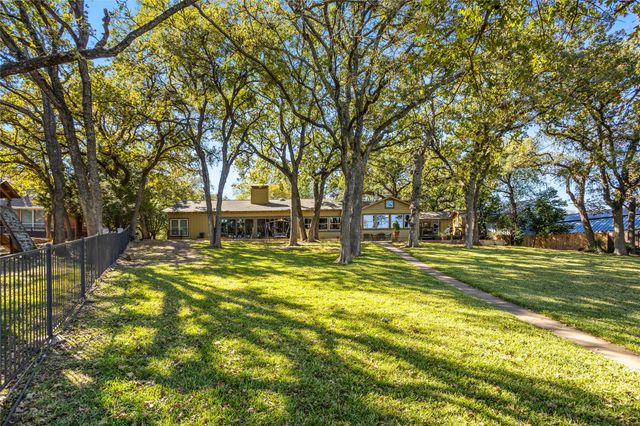 916 Kimbrough Road, Azle, TX 76020