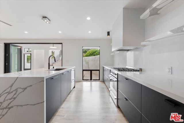3490 ST SUSAN Place, Los Angeles, CA 90066