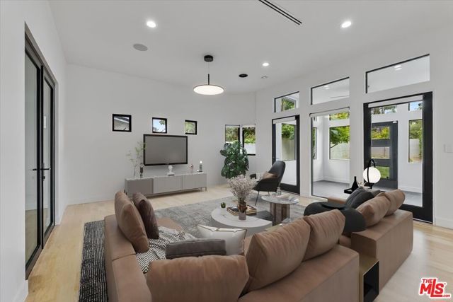 3490 ST SUSAN Place, Los Angeles, CA 90066