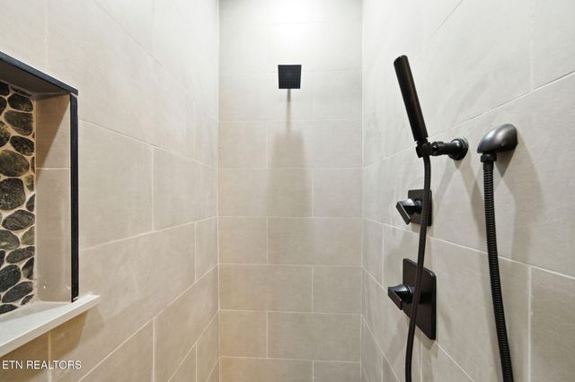 650 Ridge Top Loop, Gatlinburg, TN 37738