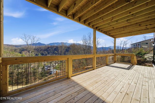 650 Ridge Top Loop, Gatlinburg, TN 37738
