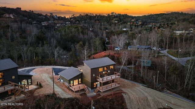 650 Ridge Top Loop, Gatlinburg, TN 37738