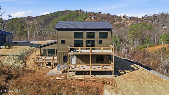 650 Ridge Top Loop, Gatlinburg, TN 37738