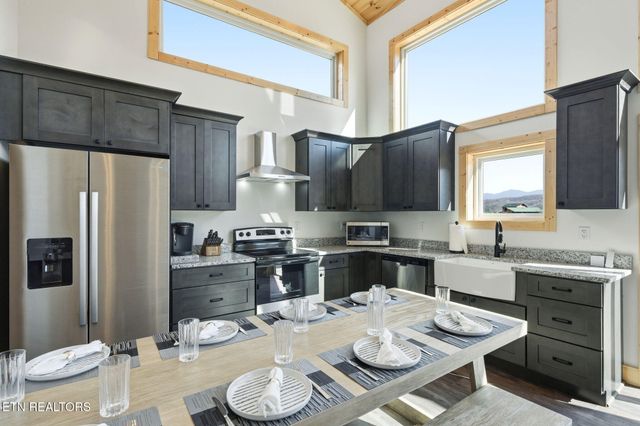 650 Ridge Top Loop, Gatlinburg, TN 37738