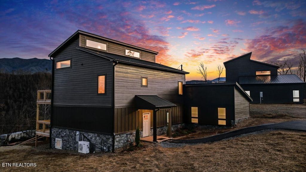 650 Ridge Top Loop, Gatlinburg, TN 37738