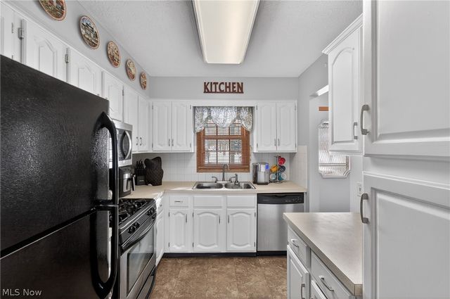 8038 Norriton Circle NW, North Canton, OH 44720