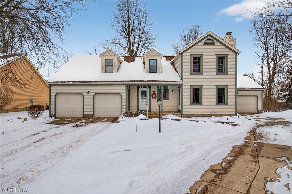 8038 Norriton Circle NW, North Canton, OH 44720