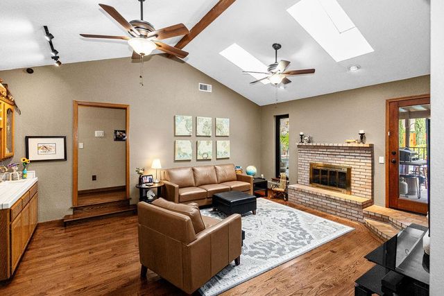 1934 Pontiac St, Oakdale, CA 95361