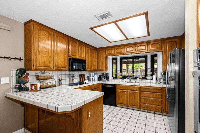 1934 Pontiac St, Oakdale, CA 95361