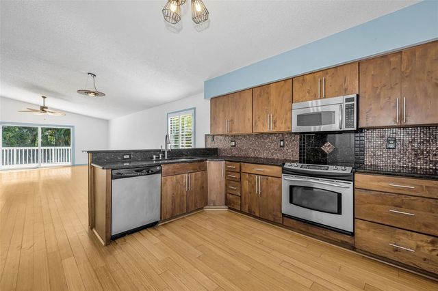 105 PETERSON LANE, Palm Harbor, FL 34683