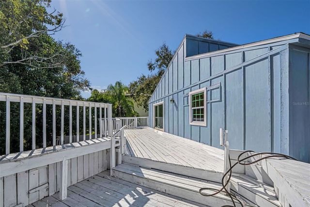 105 PETERSON LANE, Palm Harbor, FL 34683