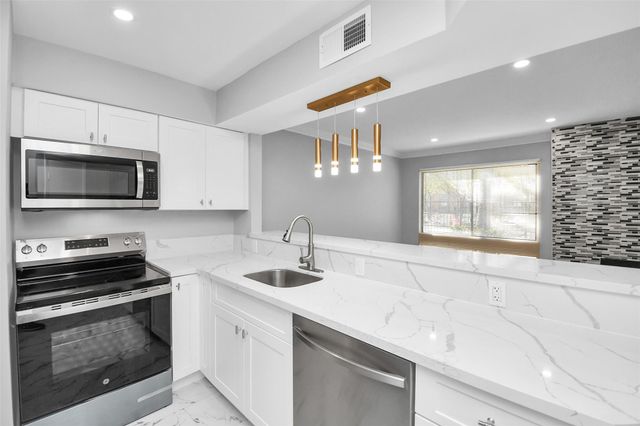 17202 Imperial Valley Drive 3, Houston, TX 77060