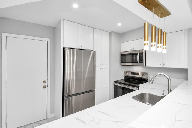 17202 Imperial Valley Drive 3, Houston, TX 77060
