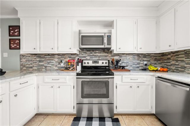 305 LAKE RIDGE Trail, Pineville, LA 71360