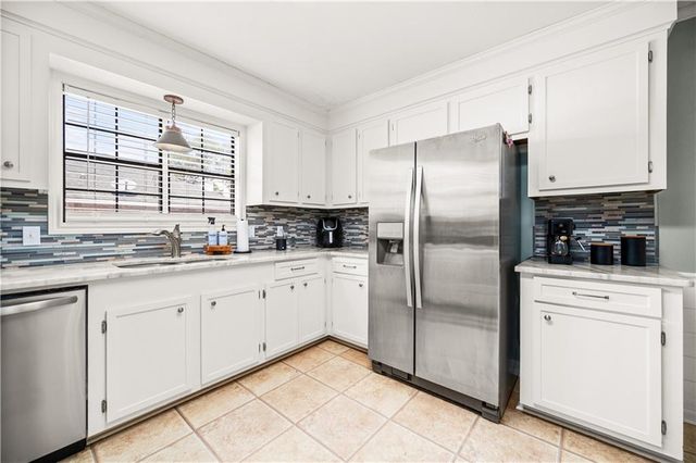 305 LAKE RIDGE Trail, Pineville, LA 71360