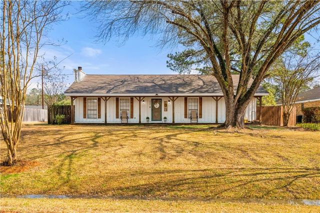 305 LAKE RIDGE Trail, Pineville, LA 71360