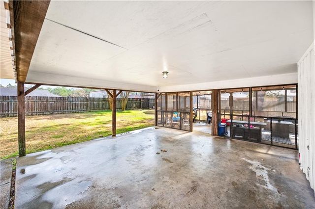 305 LAKE RIDGE Trail, Pineville, LA 71360