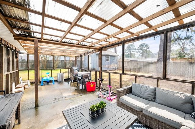 305 LAKE RIDGE Trail, Pineville, LA 71360