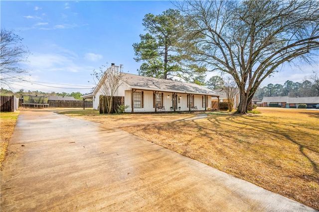 305 LAKE RIDGE Trail, Pineville, LA 71360