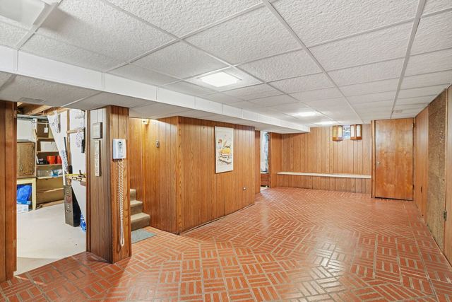 995 S Swain Avenue, Elmhurst, IL 60126