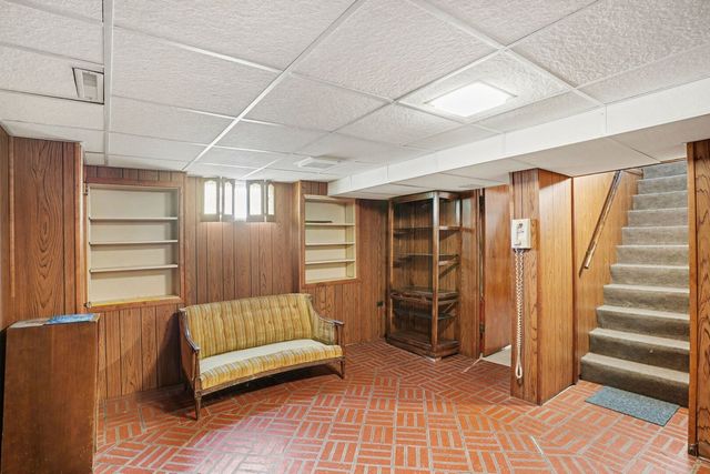 995 S Swain Avenue, Elmhurst, IL 60126