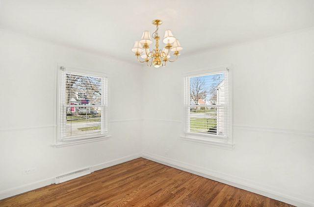 995 S Swain Avenue, Elmhurst, IL 60126