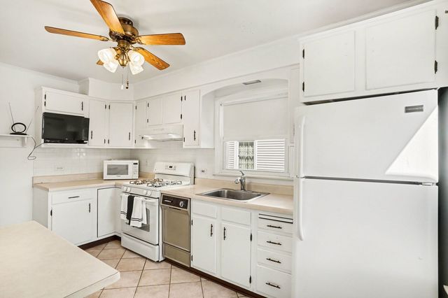 995 S Swain Avenue, Elmhurst, IL 60126