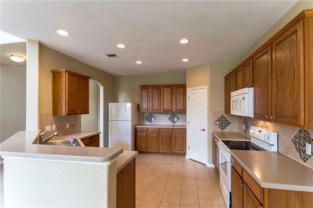 517 Dinge Bay DR, Round Rock, TX 78664