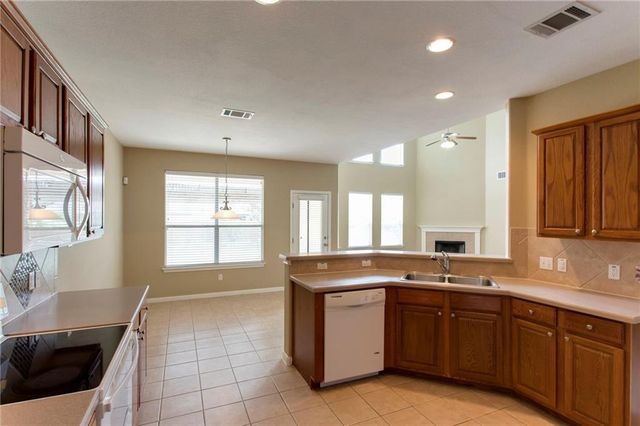 517 Dinge Bay DR, Round Rock, TX 78664